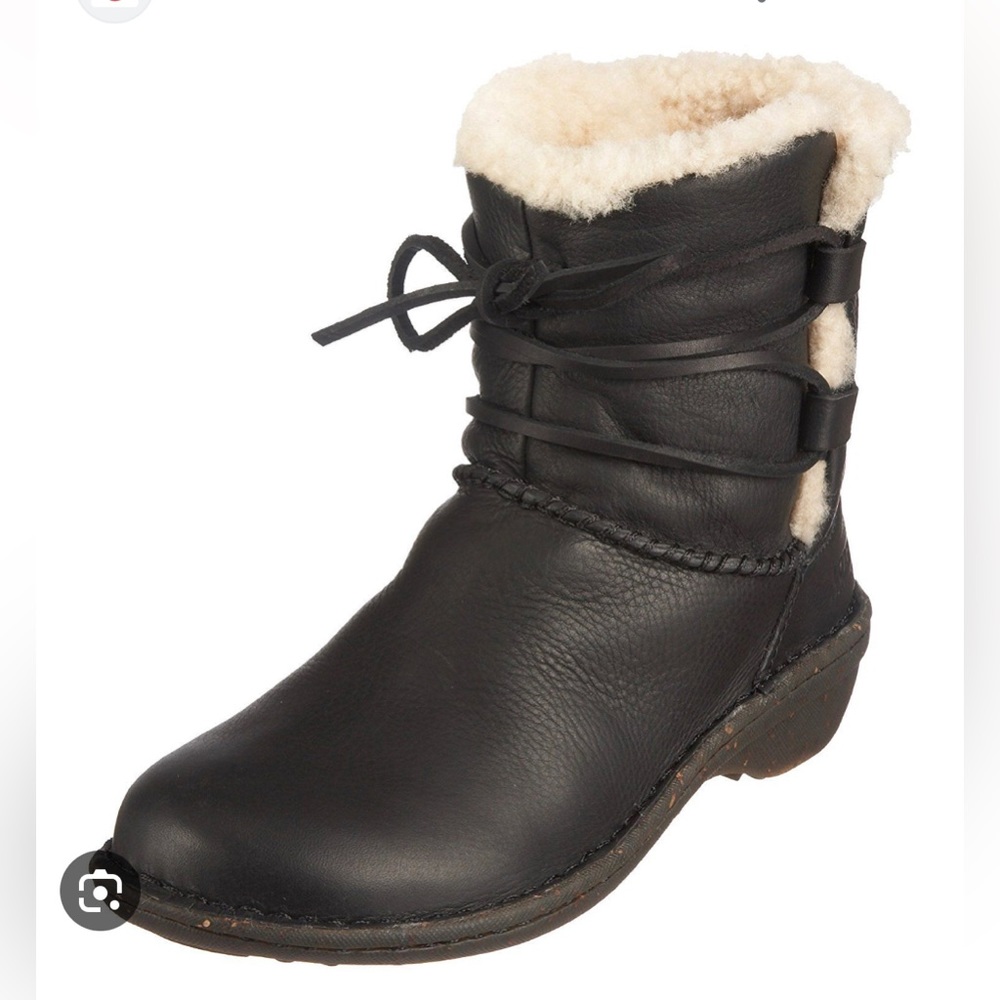 UGG Caspia black leather winter boots -size 6